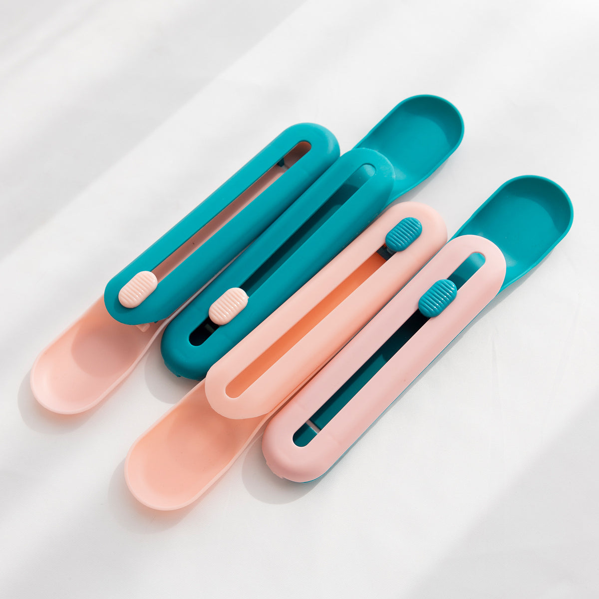The Hot Cat Strip Spoon Feeder Squeezes Snack Pet Feeding Tools — product detail